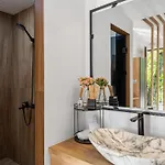 Blisku Do Gradot - Riverfront Luxury Lodge