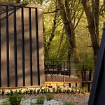 Blisku Do Gradot - Riverfront Luxury Lodge *