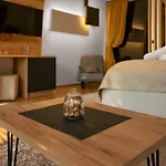 Lodge Blisku Do Gradot - Riverfront Luxury *