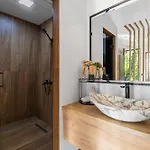 Blisku Do Gradot - Riverfront Luxury Lodge
