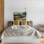 롯지 Blisku Do Gradot - Riverfront Luxury 스코페