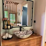 Jaktstuga Blisku Do Gradot - Riverfront Luxury
