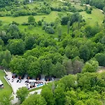 Blisku Do Gradot - Riverfront Luxury Jaktstuga