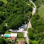 Lodge Blisku Do Gradot - Riverfront Luxury *