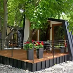 Blisku Do Gradot - Riverfront Luxury 롯지 스코페