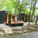 Blisku Do Gradot - Riverfront Luxury