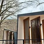 Blisku Do Gradot - Riverfront Luxury Lodge *