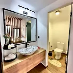 Blisku Do Gradot - Riverfront Luxury Lodge