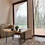 Blisku Do Gradot - Riverfront Luxury Lodge