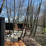 롯지 Blisku Do Gradot - Riverfront Luxury 스코페