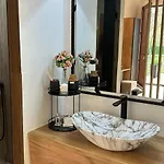 Blisku Do Gradot - Riverfront Luxury *