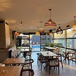 Blisku Do Gradot - Riverfront Luxury *
