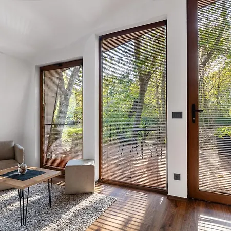 Lodge Blisku Do Gradot - Riverfront Luxury *