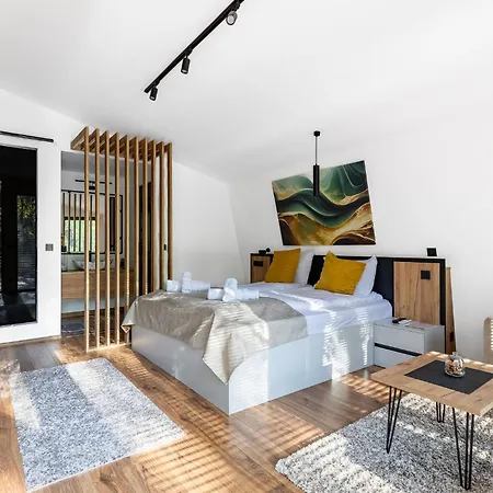 Blisku Do Gradot - Riverfront Luxury