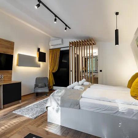 Lodge Blisku Do Gradot - Riverfront Luxury