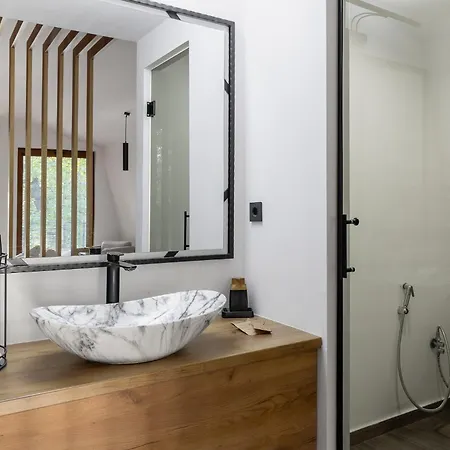 Blisku Do Gradot - Riverfront Luxury Lodge Skopje
