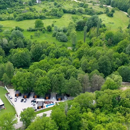 Blisku Do Gradot - Riverfront Luxury 山林小屋