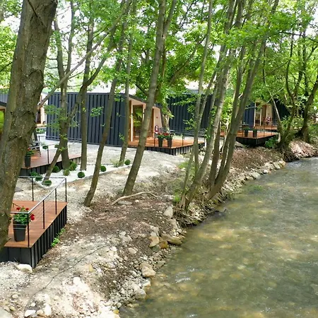 Lodge Blisku Do Gradot - Riverfront Luxury Skopie