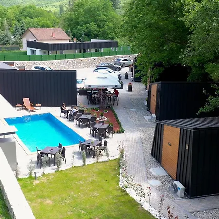 山林小屋 Blisku Do Gradot - Riverfront Luxury *