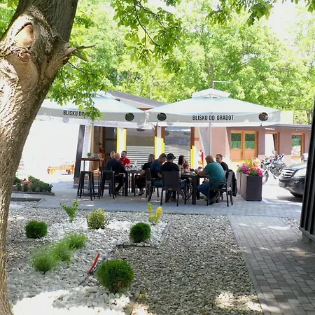 Blisku Do Gradot - Riverfront Luxury Lodge Skopje