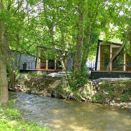 Blisku Do Gradot - Riverfront Luxury *