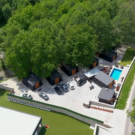 Lodge Blisku Do Gradot - Riverfront Luxury