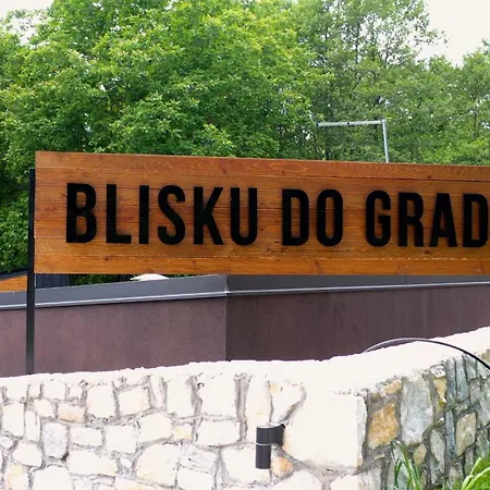 Blisku Do Gradot - Riverfront Luxury 山林小屋 *