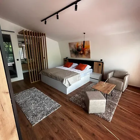 Lodge Blisku Do Gradot