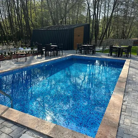 Blisku Do Gradot - Riverfront Luxury *