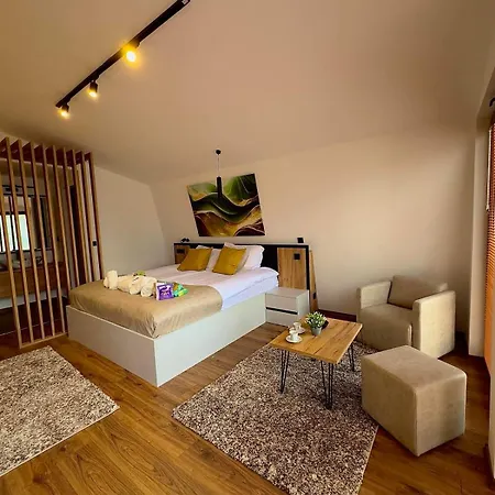 Blisku Do Gradot - Riverfront Luxury 山林小屋