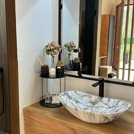 Blisku Do Gradot - Riverfront Luxury *