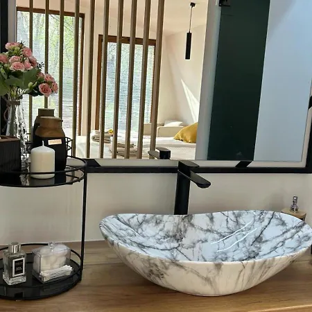 Lodge Blisku Do Gradot - Riverfront Luxury