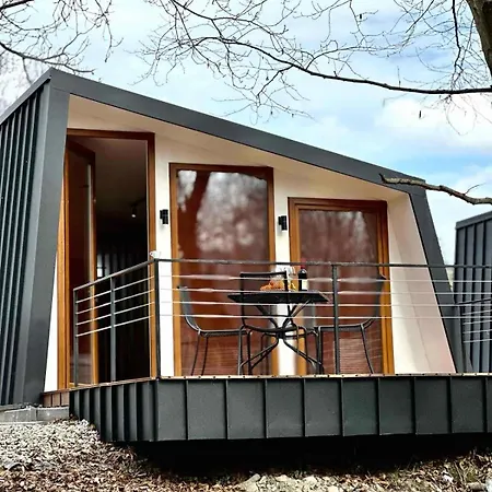 Blisku Do Gradot - Riverfront Luxury Lodge