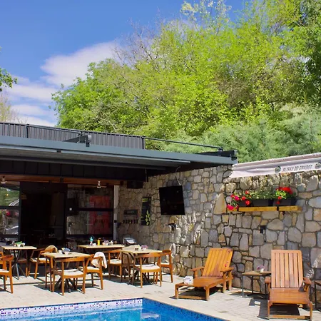 Blisku Do Gradot - Riverfront Luxury
