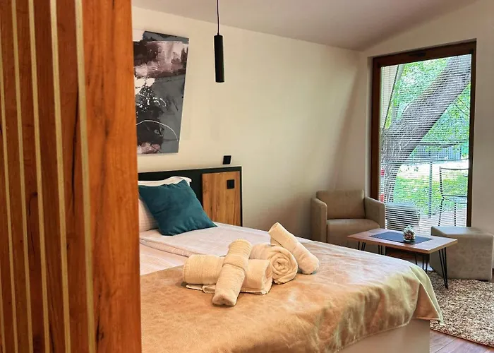 Blisku Do Gradot - Riverfront Luxury *