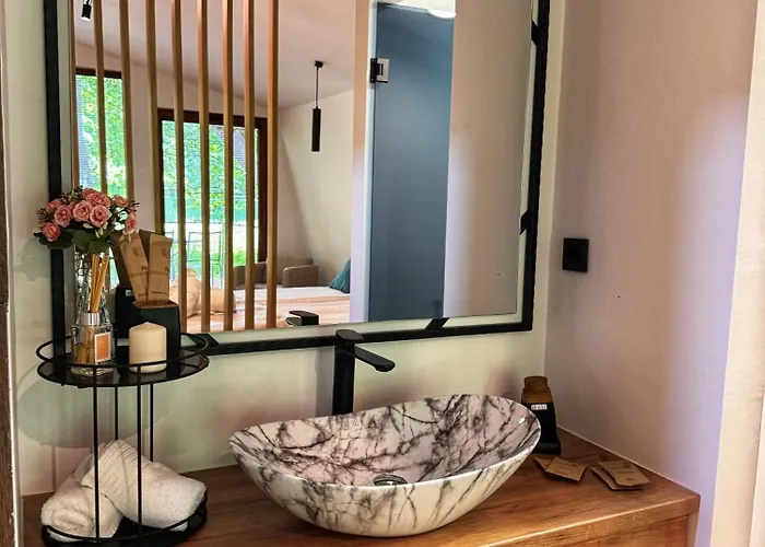 Lodge Blisku Do Gradot - Riverfront Luxury