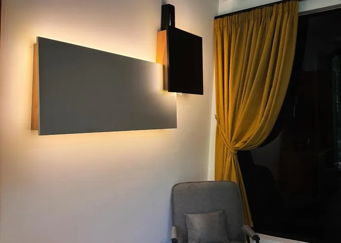 Blisku Do Gradot - Riverfront Luxury Lodge *