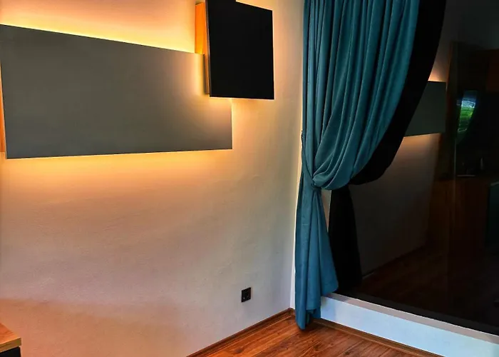 Lodge Blisku Do Gradot - Riverfront Luxury *