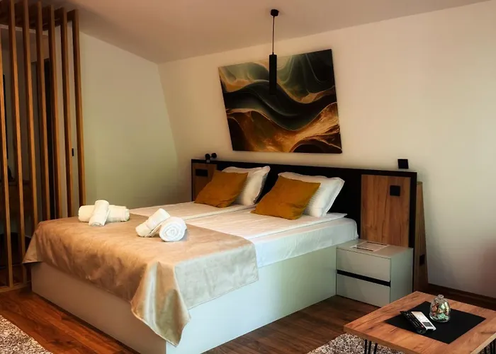 Blisku Do Gradot - Riverfront Luxury Lodge