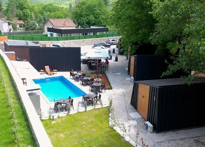 Lodge Blisku Do Gradot - Riverfront Luxury *