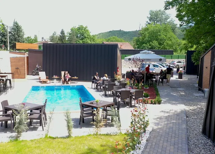 Blisku Do Gradot - Riverfront Luxury Lodge Σκόπια