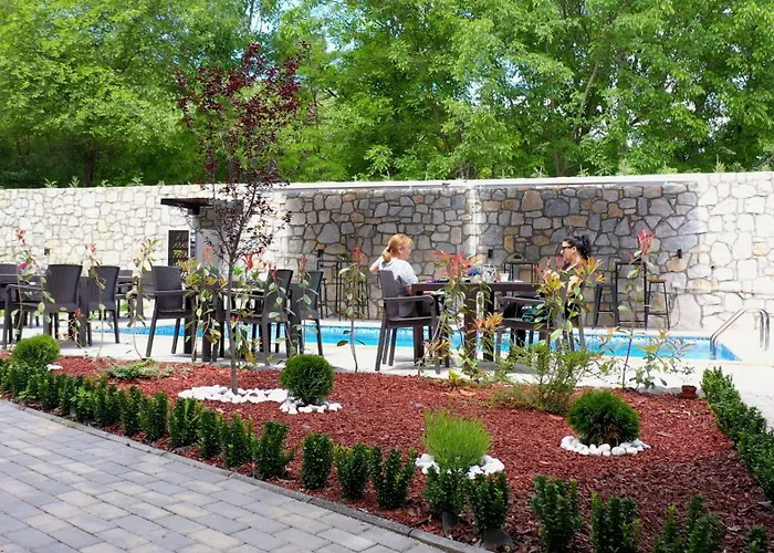 Blisku Do Gradot - Riverfront Luxury * Skopje