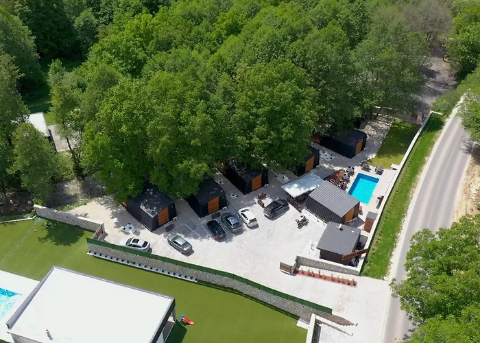 Lodge Blisku Do Gradot - Riverfront Luxury