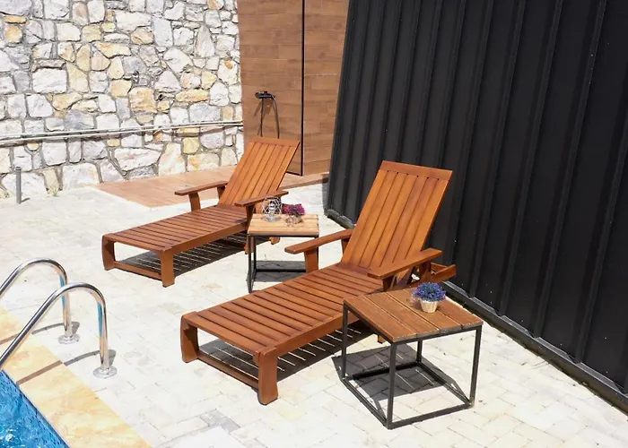 Lodge Blisku Do Gradot - Riverfront Luxury *