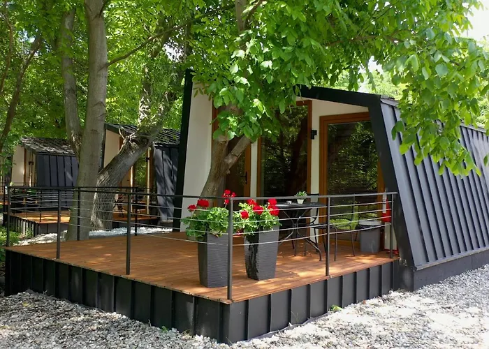 Blisku Do Gradot - Riverfront Luxury Lodge Skopje