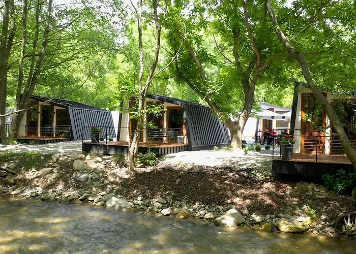 Lodge Blisku Do Gradot - Riverfront Luxury *