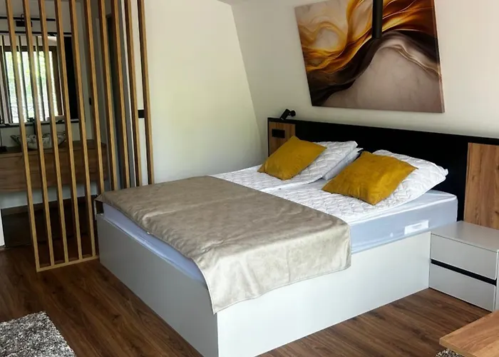 Lodge Blisku Do Gradot - Riverfront Luxury *