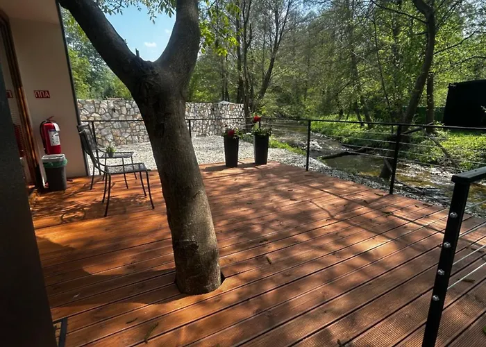 Blisku Do Gradot - Riverfront Luxury