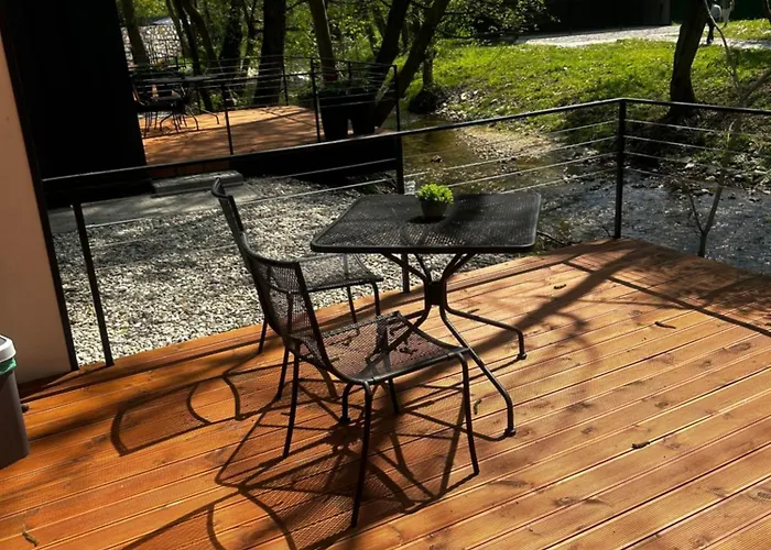 Lodge Blisku Do Gradot - Riverfront Luxury *