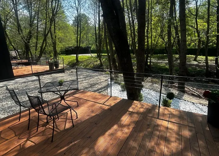 Lodge Blisku Do Gradot - Riverfront Luxury